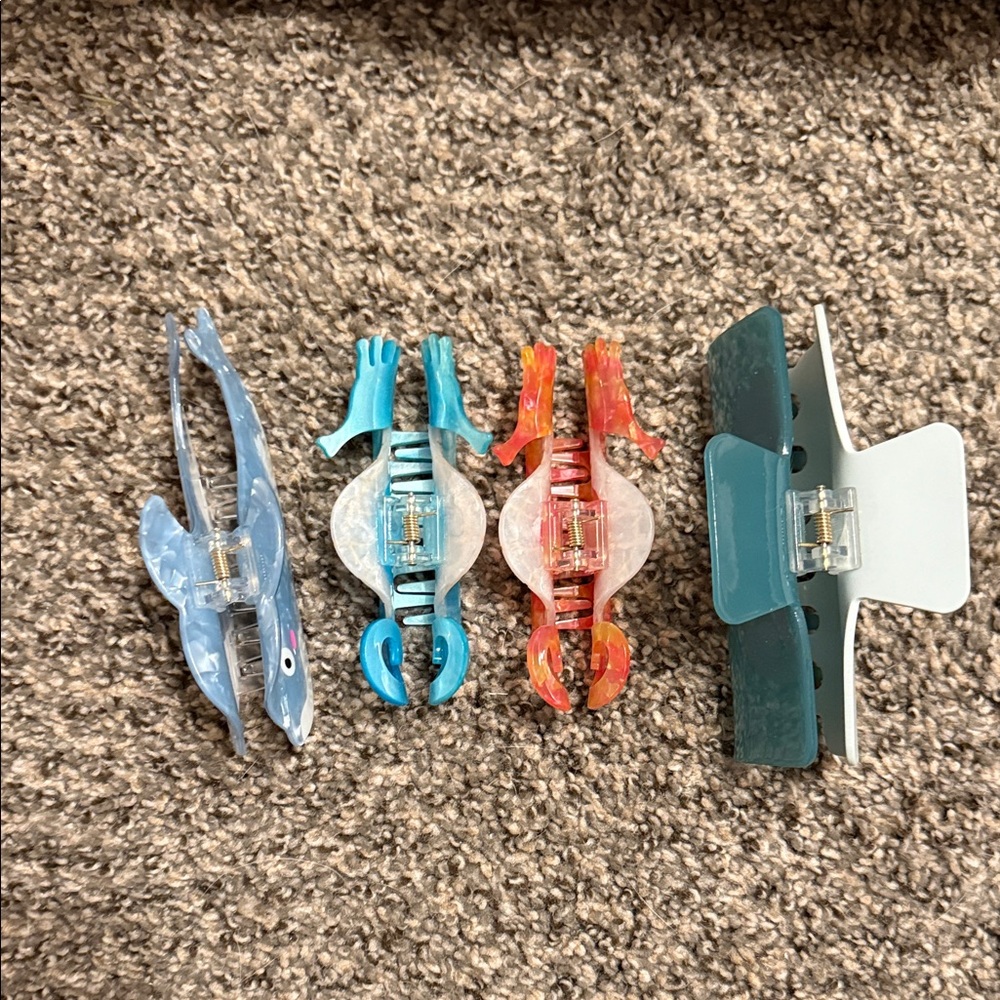 Colorful Seahorse and Whale Claw Clips - Picture 3 of 3